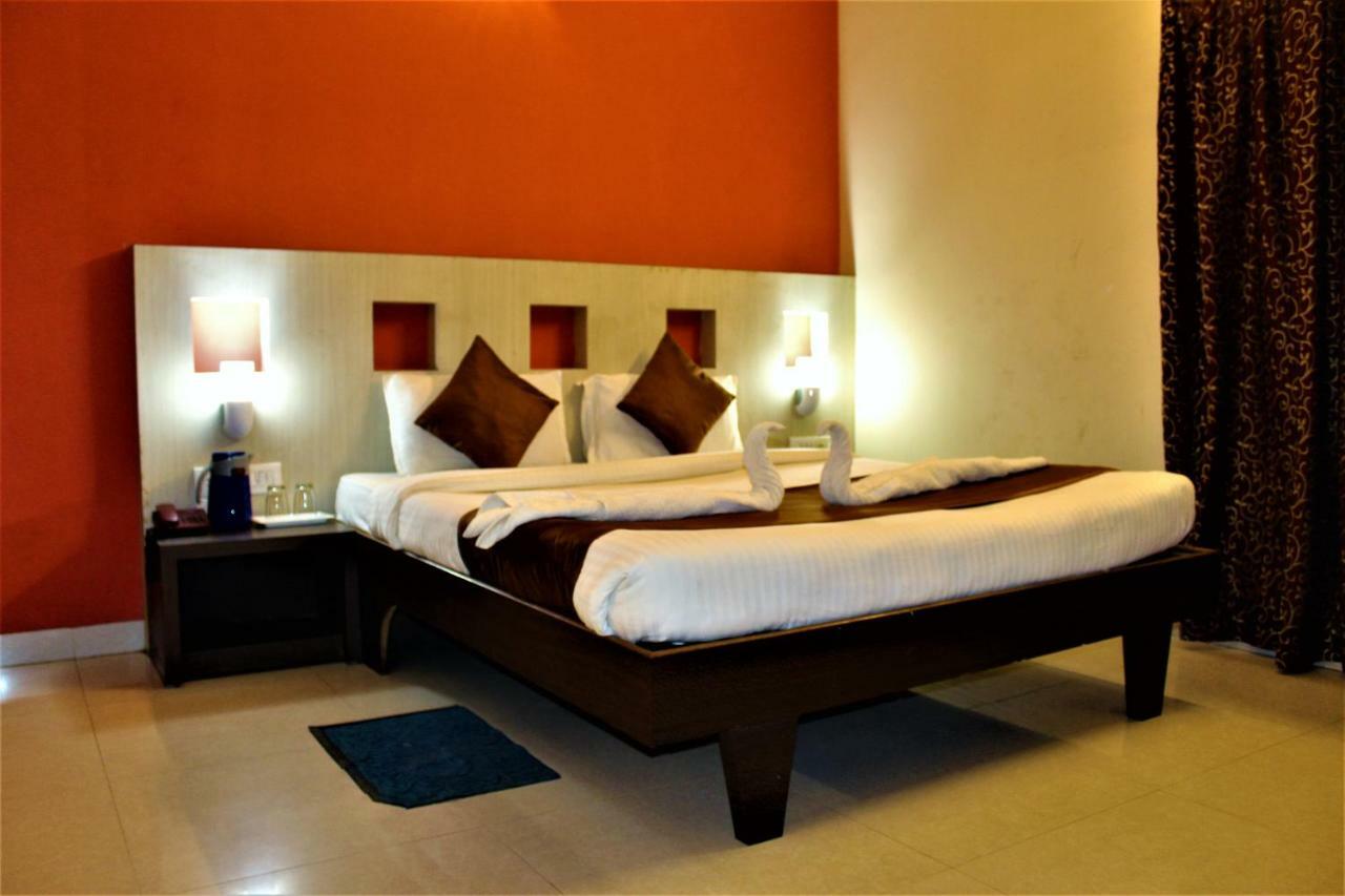 Hotel Park Lagoon Puri Eksteriør billede